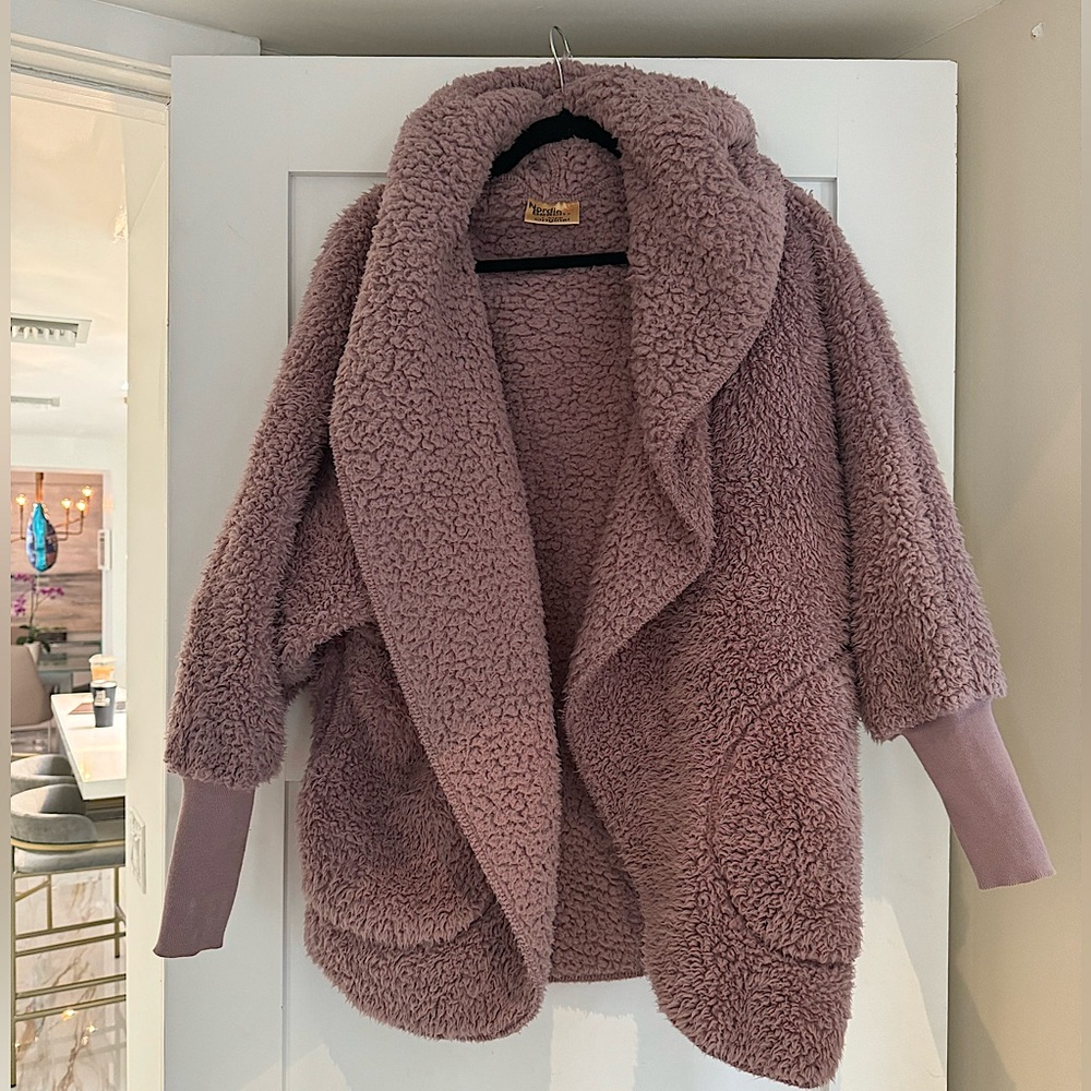 Nordic Beach Oversized Sherpa Body Wrap in “Blush Wine”